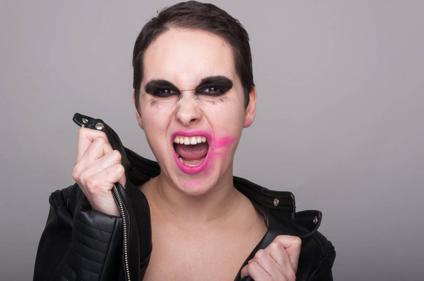 Screaming rock girl with leather jacket - Foto, Bild