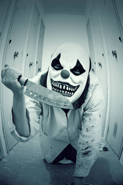 Клоунский страх на складе
 - Фото, изображение