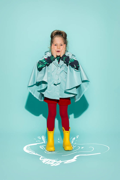 Little girl posing in fashion style wearing autumn clothing. - 写真・画像