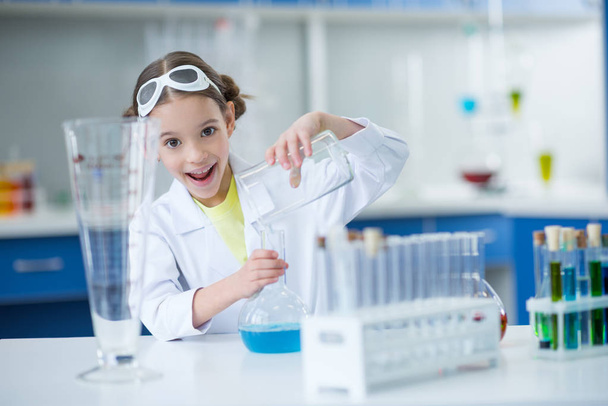 Little girl scientist  - Photo, Image