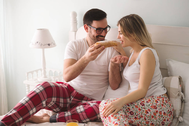 couple having breakfast in bed - Фото, изображение