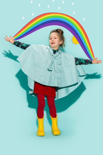 Little girl posing in fashion style wearing autumn clothing. - Foto, Bild