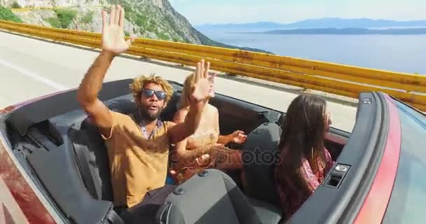 Menschen fahren im Cabrio - Filmmaterial, Video
