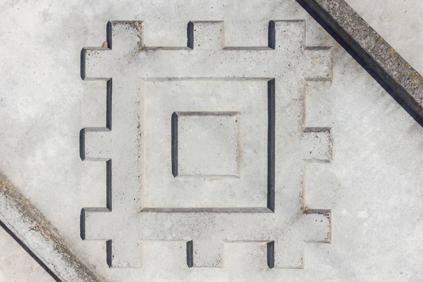 Schema di recinzione in cemento come quadrati in rombi di grandi dimensioni. Il muro. Tracciamento
 - Foto, immagini