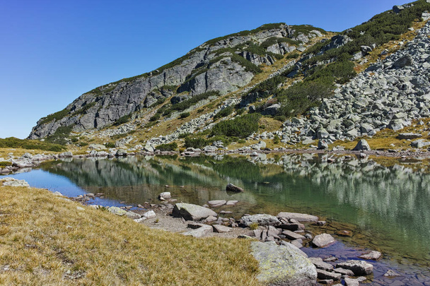 atemberaubende Landschaft mit Bergsee, rila mountain - Foto, Bild
