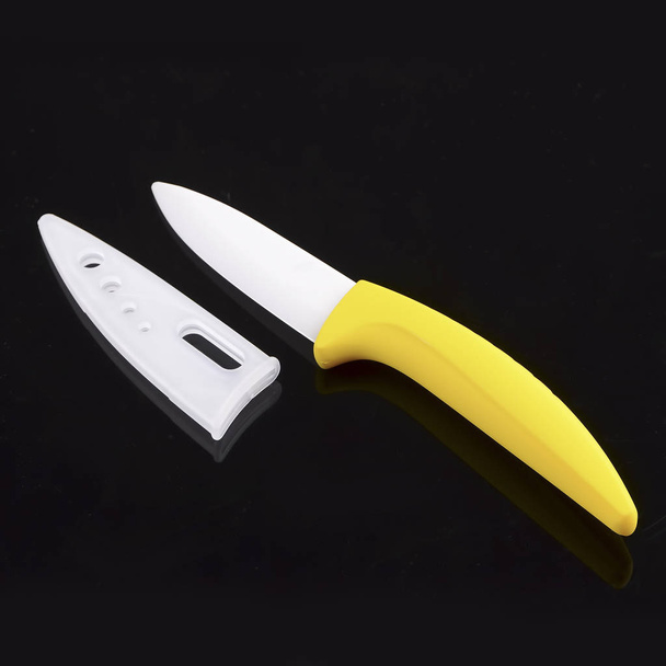 Couteau en céramique isolé
 - Photo, image