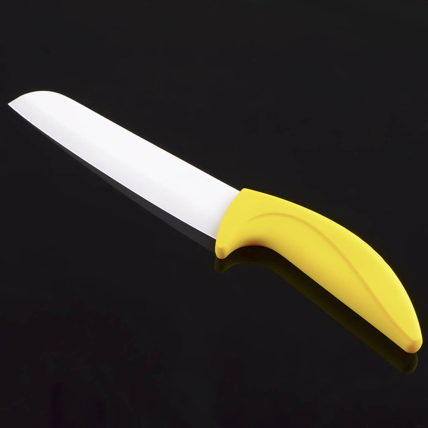 Seramik bıçak izole - Fotoğraf, Görsel