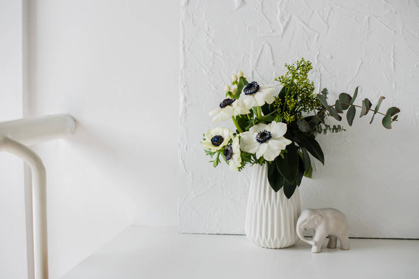 Elegantní kytice sasanky - Fotografie, Obrázek