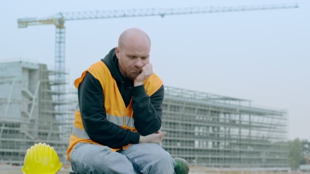 sad and depressed construction worker  because it's just been fired - Video, Çekim