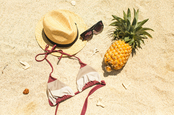 beach image: sandals, bikini, hat and glasses - Foto, imagen