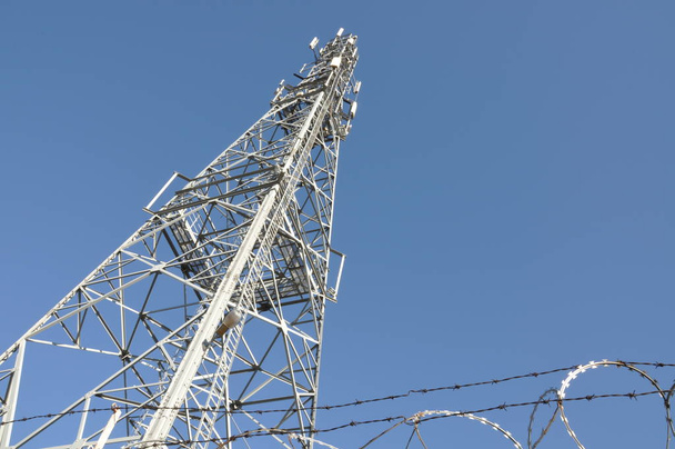 監視および監視、ワイヤレス システム通信タワー - 写真・画像