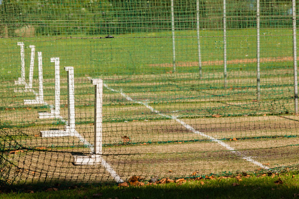 Redes de prática de batedores de críquete
 - Foto, Imagem