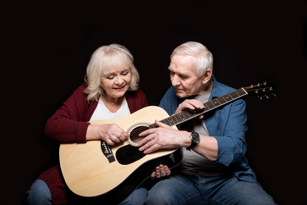 senior couple with guitar - Valokuva, kuva