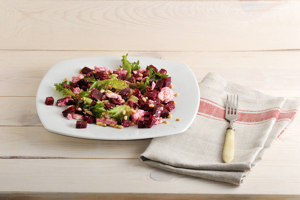 salad with beets, feta, lettuce and pine nuts in a bowl  - Valokuva, kuva