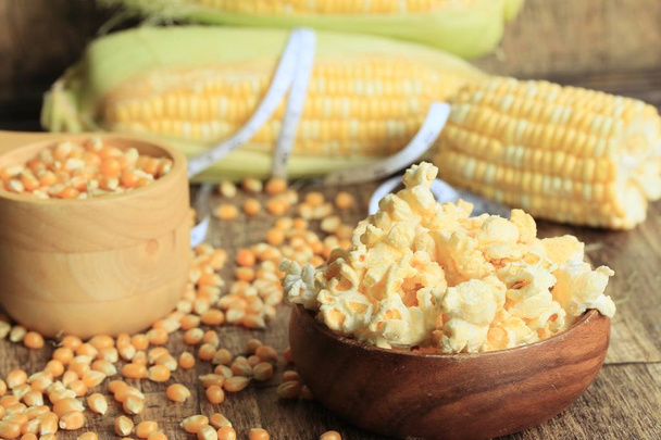 palomitas de maíz con sede seca
 - Foto, Imagen