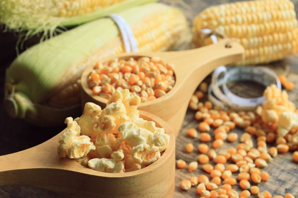 palomitas de maíz con sede seca
 - Foto, Imagen