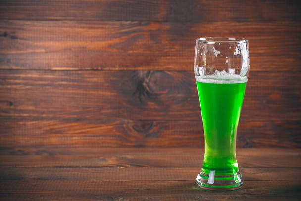 glass of green beer - Zdjęcie, obraz