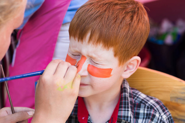 Çocuk çocuk yüz boyama, Kaplan gözü işlem yapma - Fotoğraf, Görsel