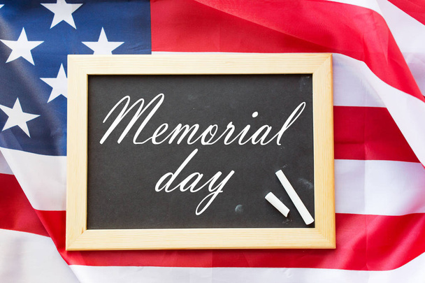 memorial day words on chalkboard and american flag - Foto, Imagen