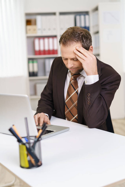 Businessman having headache - Foto, immagini