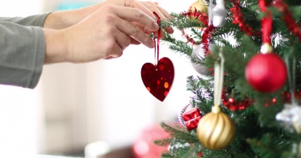 brilliant heart moving in christmas tree - Footage, Video