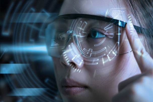 Ansicht einer futuristischen Augentechnologie-Benutzeroberfläche mit Scan. - Foto, Bild