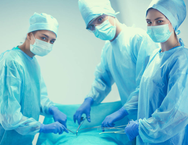 Cirujano de equipo en el quirófano - Foto, Imagen