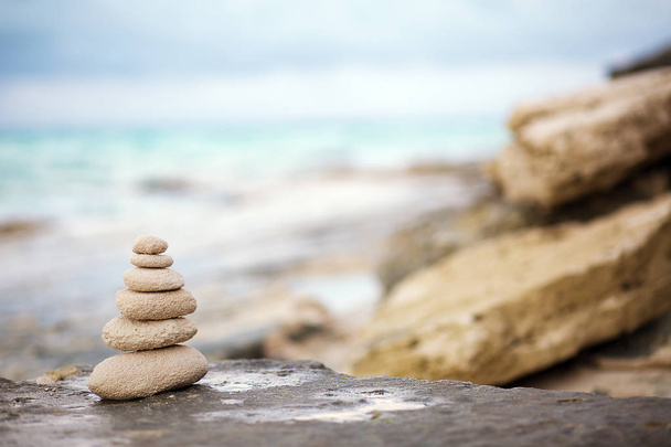 Дзен камни, фон океана для идеальной медитации
 - Фото, изображение