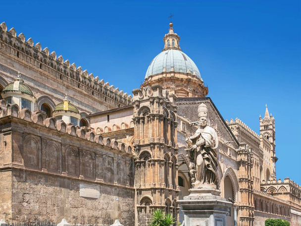 Palermo székesegyház (Metropolitan Cathedral Szűz Mária Mennybemenetele), Palermo, Szicília, Olaszország. Építészeti komplexum Norman, Mór, gótikus, barokk és neoklasszikus stílusban épült. - Fotó, kép