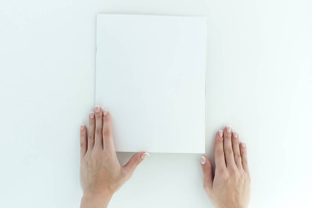 White paper folder lying on table - Foto, Imagen
