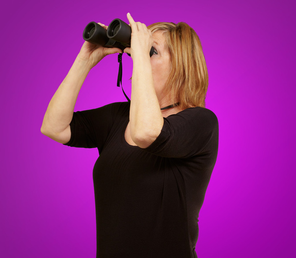 ženy hledají dalekohled - Fotografie, Obrázek