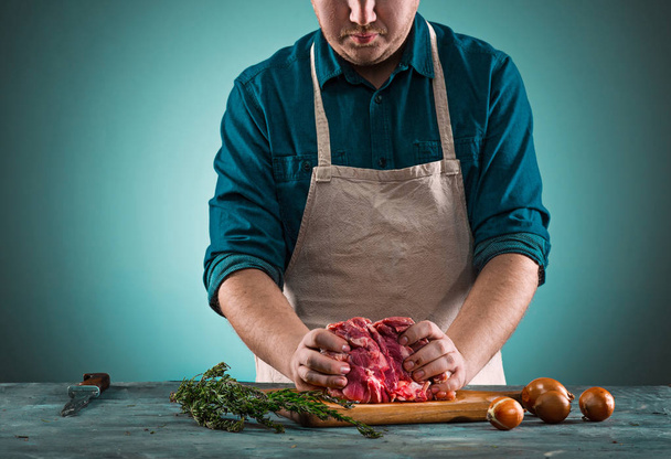 Butcher cutting pork meat on kitchen - Foto, Imagem