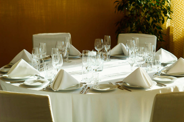 Dinner service table in the restaurant  - Foto, imagen