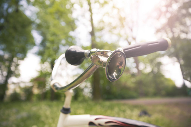 Bike trumpet attached on handlebar - Фото, зображення