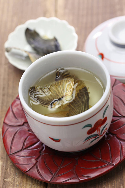 fugu no hirezake, aletas de pez globo japonés sake caliente bebida
 - Foto, Imagen