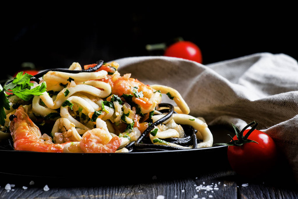 Black pasta with seafood and tomato sauce - Φωτογραφία, εικόνα