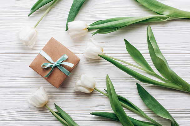 stylish craft present box and tulips - Фото, изображение