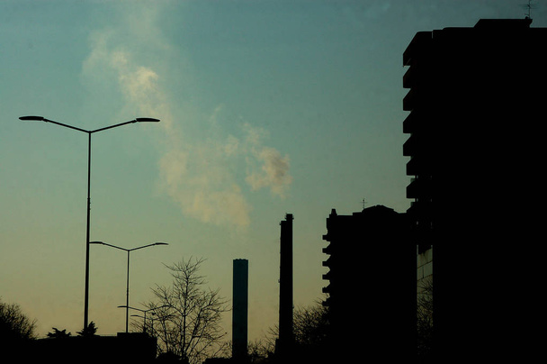 Zanieczyszczenia w miastach - Brescia - Włochy - Zdjęcie, obraz
