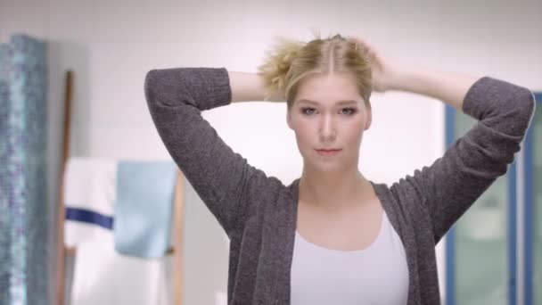 Young caucasian woman checking out new hairstyles - Filmagem, Vídeo