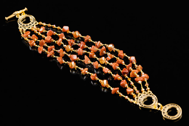 Gros plan de pierre naturelle marron, bracelet
 - Photo, image