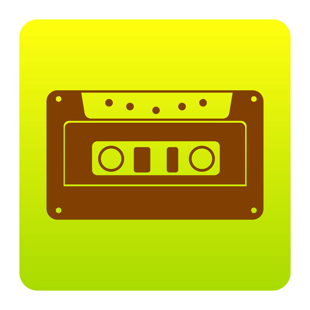 Icono de cassette, señal de cinta de audio. Vector. Icono marrón en el cuadrado de degradado verde-amarillo con esquinas redondeadas sobre fondo blanco. Aislado
. - Vector, imagen