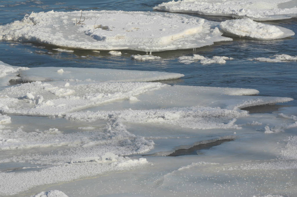 Los témpanos de hielo del río Mississippi Minnesota
 - Foto, imagen