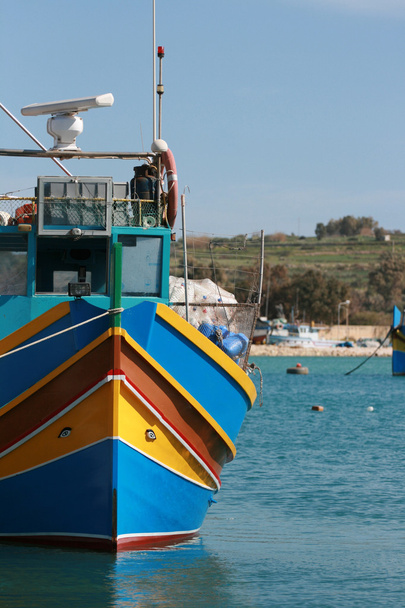 Типичная мальтийская рыбацкая лодка
 - Фото, изображение
