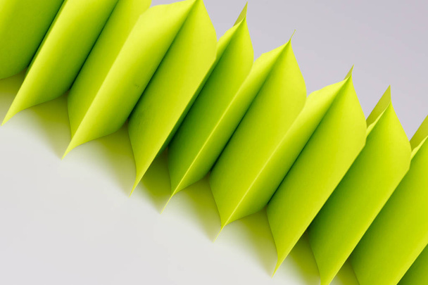 valla de papel verde abstracto en blanco
 - Foto, Imagen