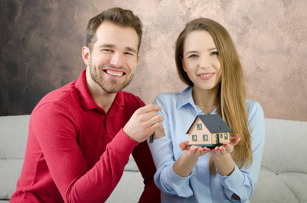 Young couple enjoys the purchase of own home - Foto, Imagen