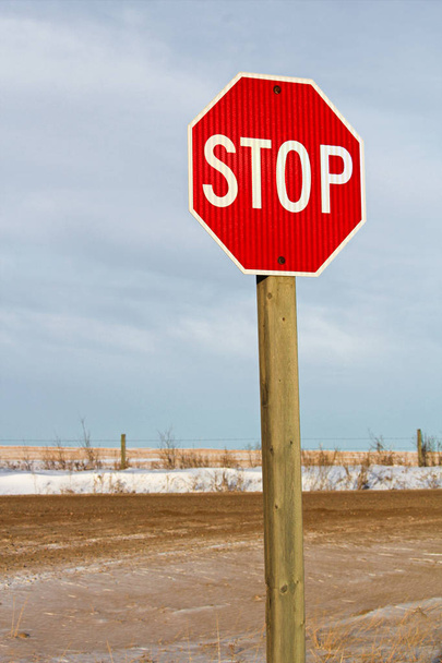 Značka Stop země silnice v zimě - Fotografie, Obrázek
