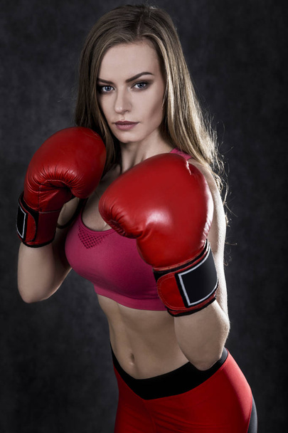 Pretty boxing woman in red box gloves - Фото, зображення