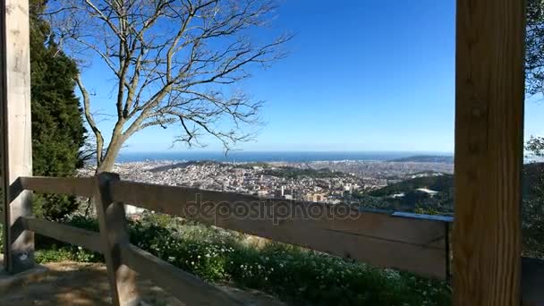 Panoramiczny widok na miasto Barcelona Tibidabo - Materiał filmowy, wideo