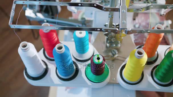 Soporte de rosca Skein para máquinas de bordar
 - Metraje, vídeo