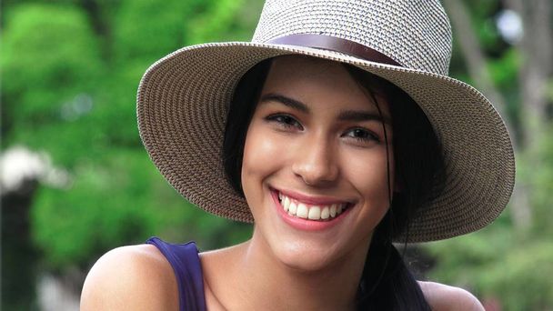 Smiling Teen Girl With Hat - Foto, imagen